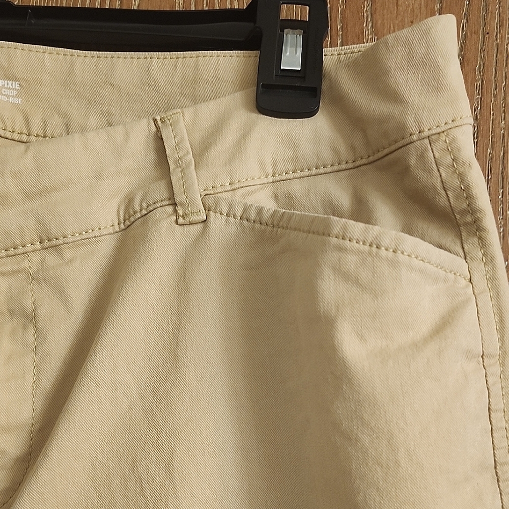 Old Navy Tan Pixie Crop Pants, New Never Been Wor… - image 5